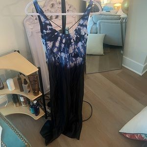 Midi length dress style Cami Evelyn dress. Size: XS